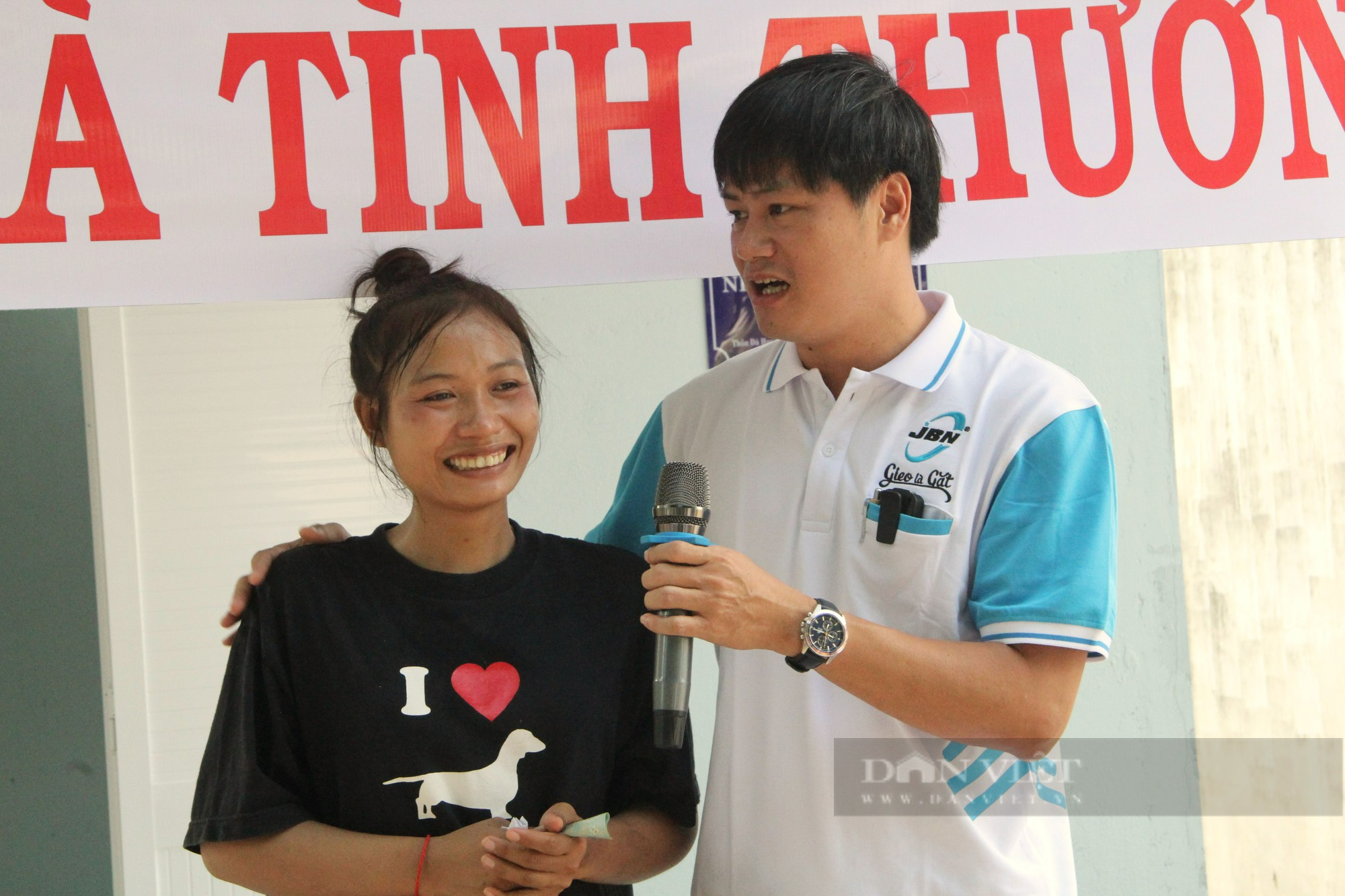 Báo NTNN/Dân Việt và Hội Nông dân tỉnh Ninh Thuận trao nhà tình thương cho hộ nghèo ở xã Vĩnh Hải - Ảnh 5.