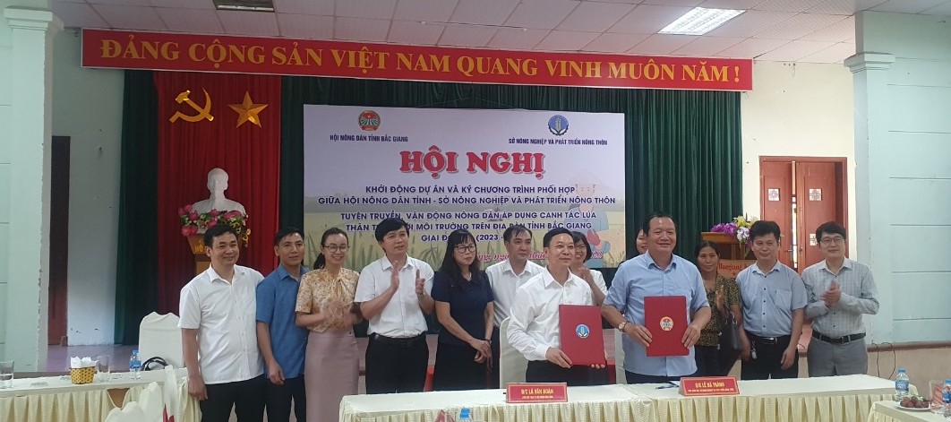 Bắc Giang khởi động dự án tuyên truyền, vận động nông dân canh tác lúa thân thiện với môi trường - Ảnh 1.