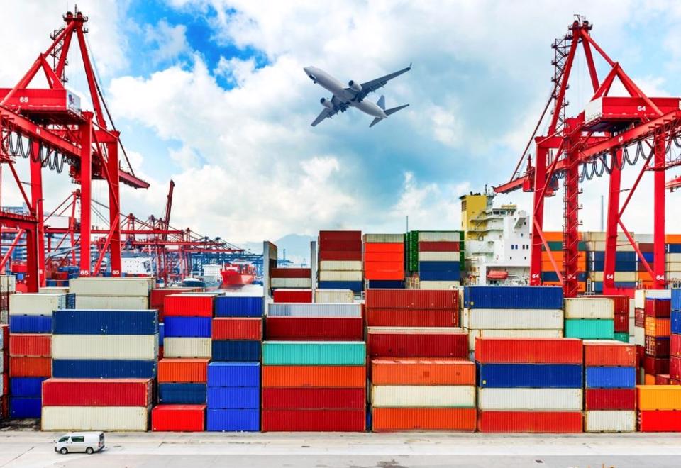 Xuất nhập khẩu giảm 40 tỷ USD - Ảnh 1.