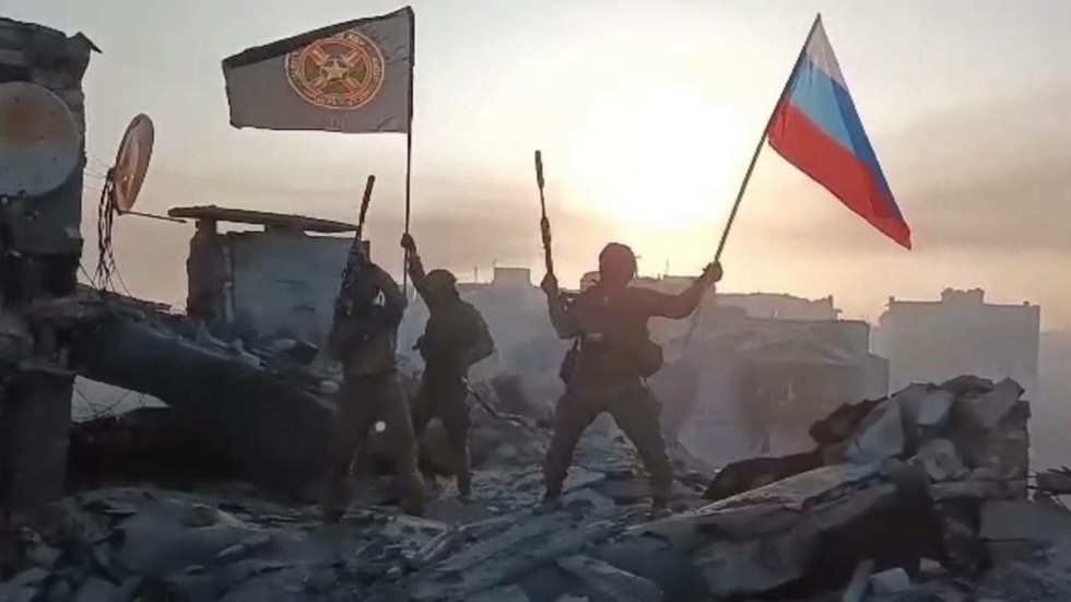 Bên trong 'cối xay thịt Bakhmut': Cách Nga buộc Ukraine rút lui khỏi Bakhmut- 'pháo đài' ở Donbass - Ảnh 1.