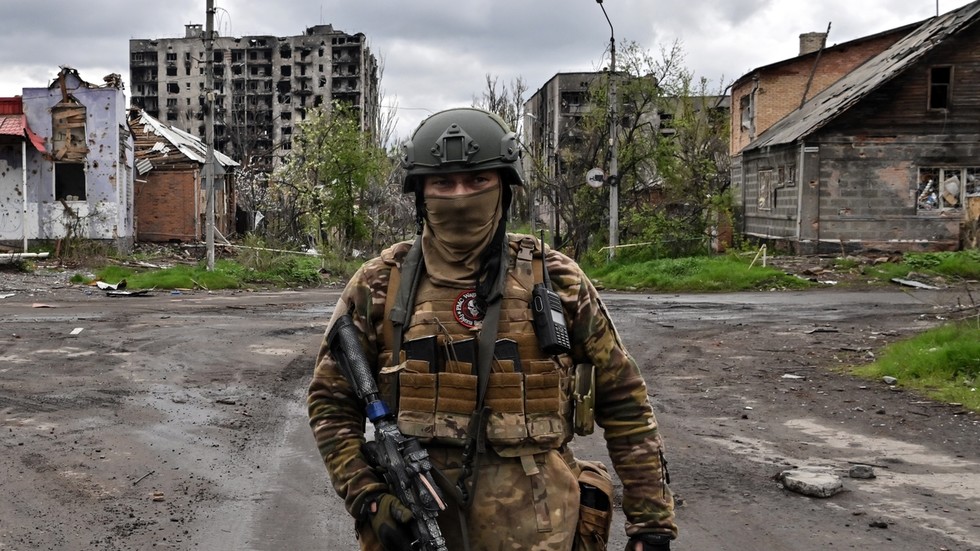 Bên trong 'cối xay thịt Bakhmut': Cách Nga buộc Ukraine rút lui khỏi Bakhmut- 'pháo đài' ở Donbass - Ảnh 7.