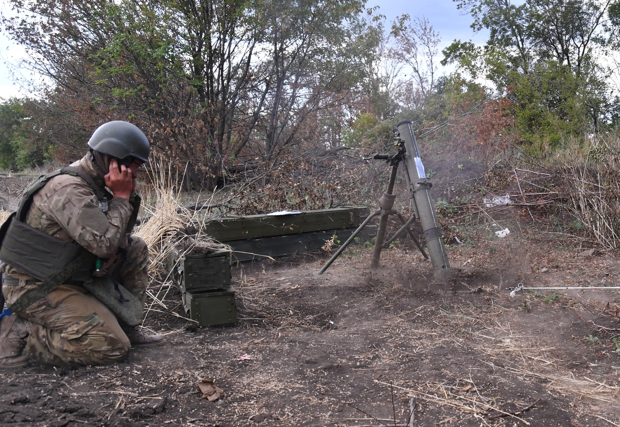 Bên trong 'cối xay thịt Bakhmut': Cách Nga buộc Ukraine rút lui khỏi Bakhmut- 'pháo đài' ở Donbass - Ảnh 3.