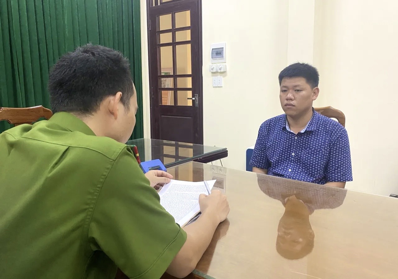 Quảng Bình: Bắt phóng viên một tạp chí cưỡng đoạt tiền chủ cơ sở du lịch - Ảnh 2.