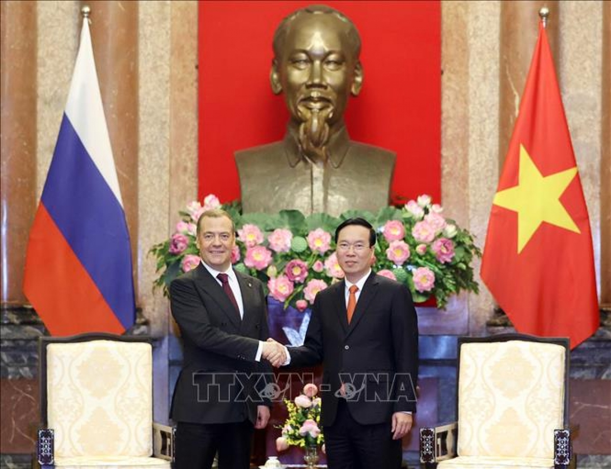 Chủ tịch nước Võ Văn Thưởng tiếp Chủ tịch Đảng Nước Nga Thống nhất Dmitry Medvedev - Ảnh 1.