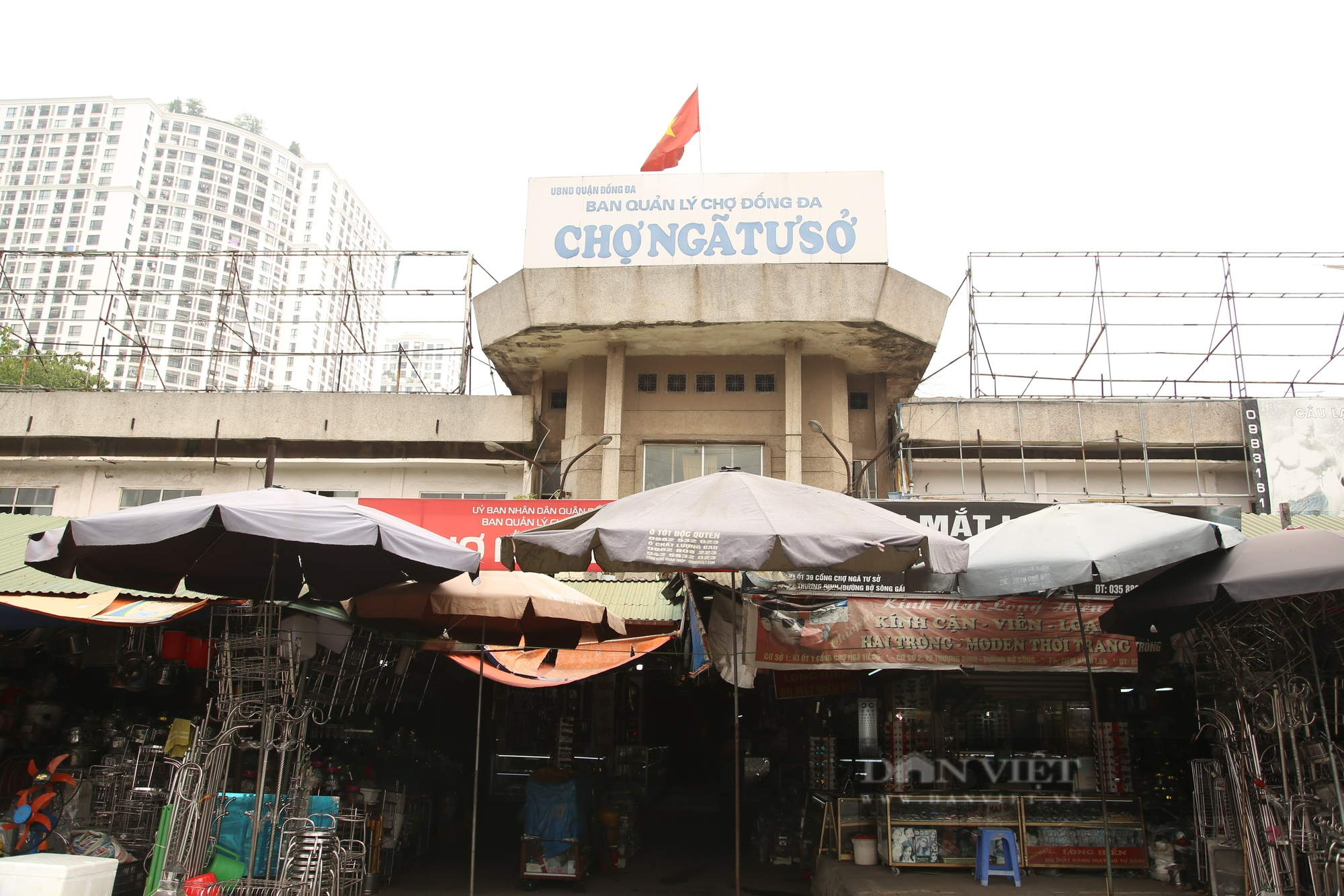 Nhiều chợ truyền thống ở Hà Nội ế ẩm, xuống cấp - Ảnh 1.