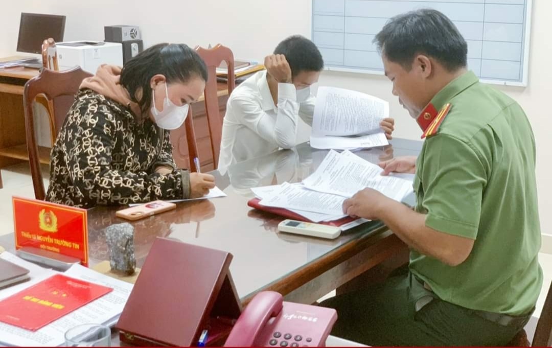 Chuyển cuộc gọi đòi nợ đến Bộ Công an, 2 đối tượng ở Quảng Nam bị xử phạt   - Ảnh 1.