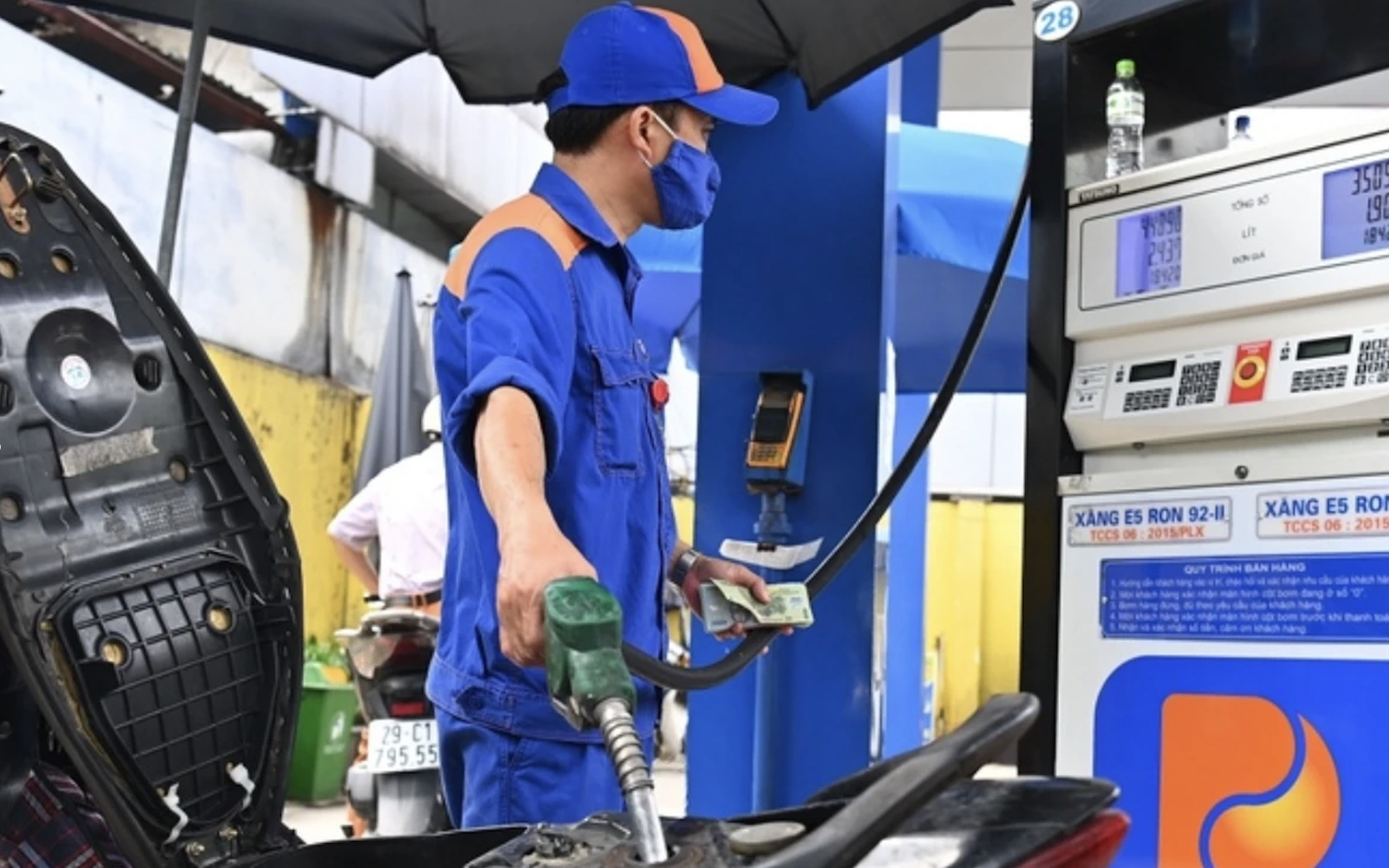 Giá xăng dầu bất ngờ tăng đồng loạt, giá xăng bán lẻ cao nhất gần 21.500 đồng/lít