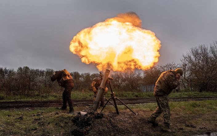 Chuyên gia quân sự nói về cú đòn giáng mạnh vào quân đội Ukraine - Ảnh 1.