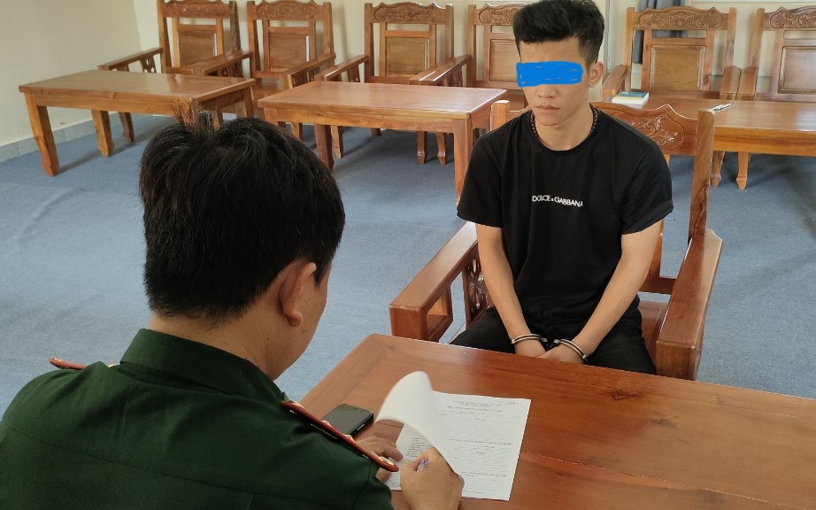 Kiên Giang: Bắt đối tượng mua bán ma túy, tàng trữ súng và dao tự chế 