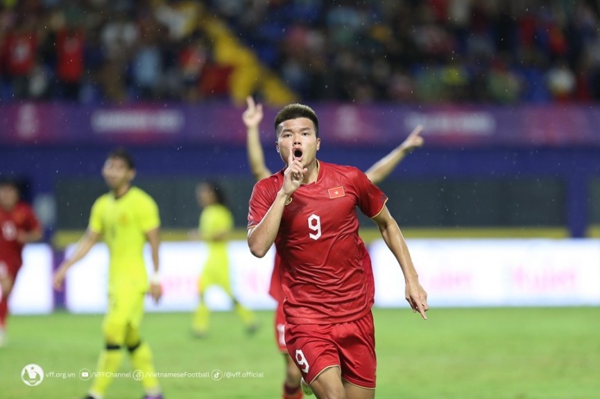 Tỏa sáng ở SEA Games 32, Văn Tùng vẫn bị HLV Bandovic báo tin buồn - Ảnh 2.