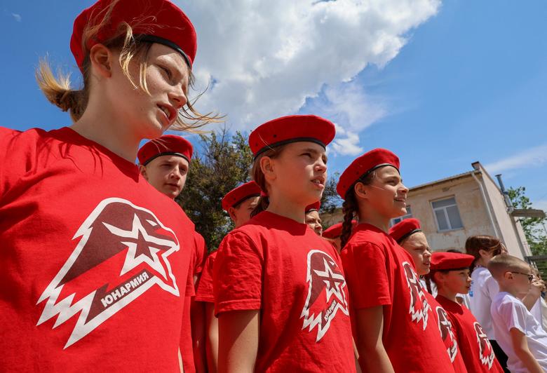 Giờ học quân sự ngoại khóa của trẻ em tại Crimea - Ảnh 10.