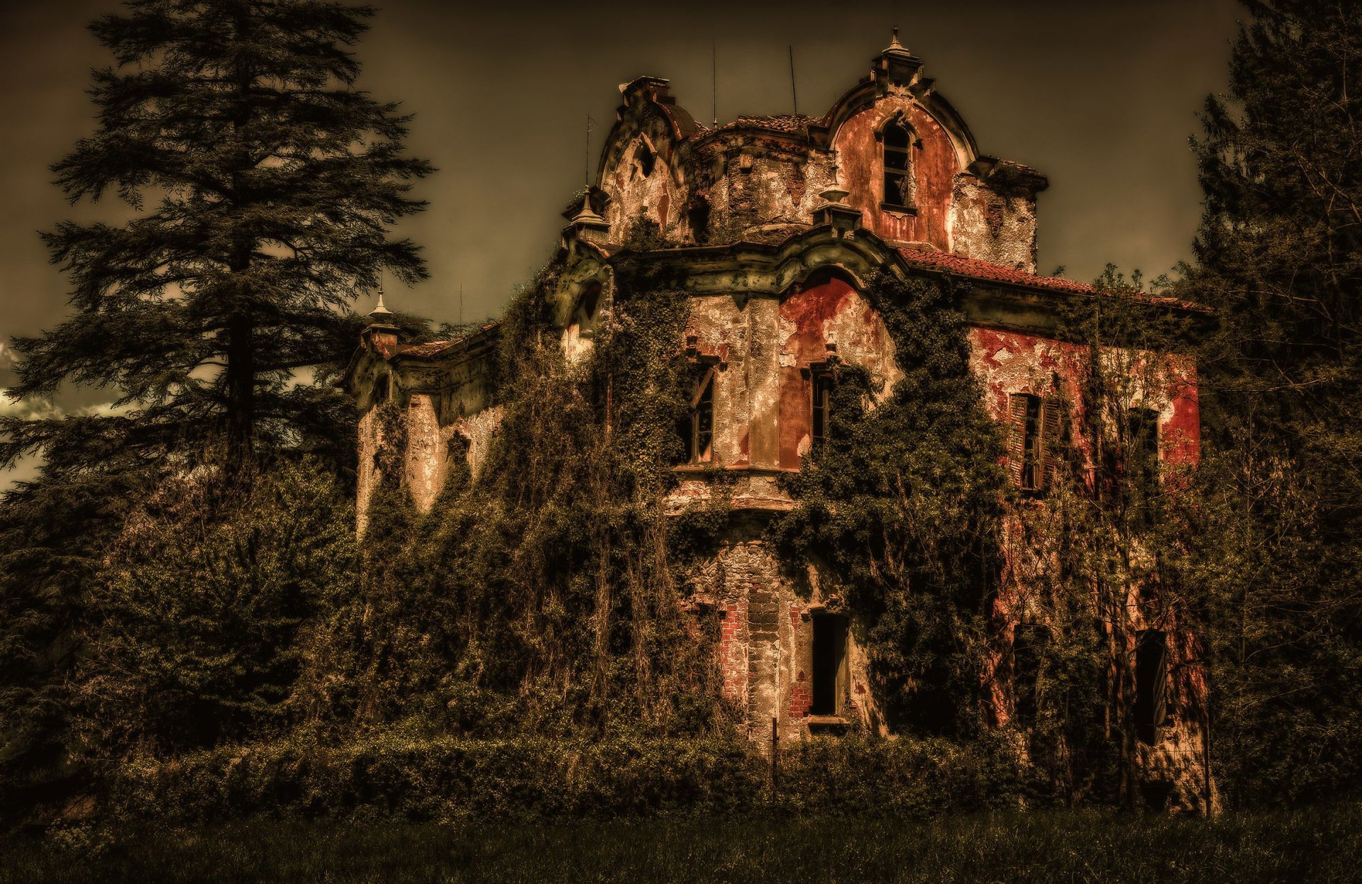 10 ngôi nhà bỏ hoang nổi tiếng thế giới - Ảnh 3.