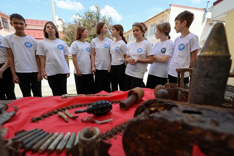 Giờ học quân sự ngoại khóa của trẻ em tại Crimea - Ảnh 8.