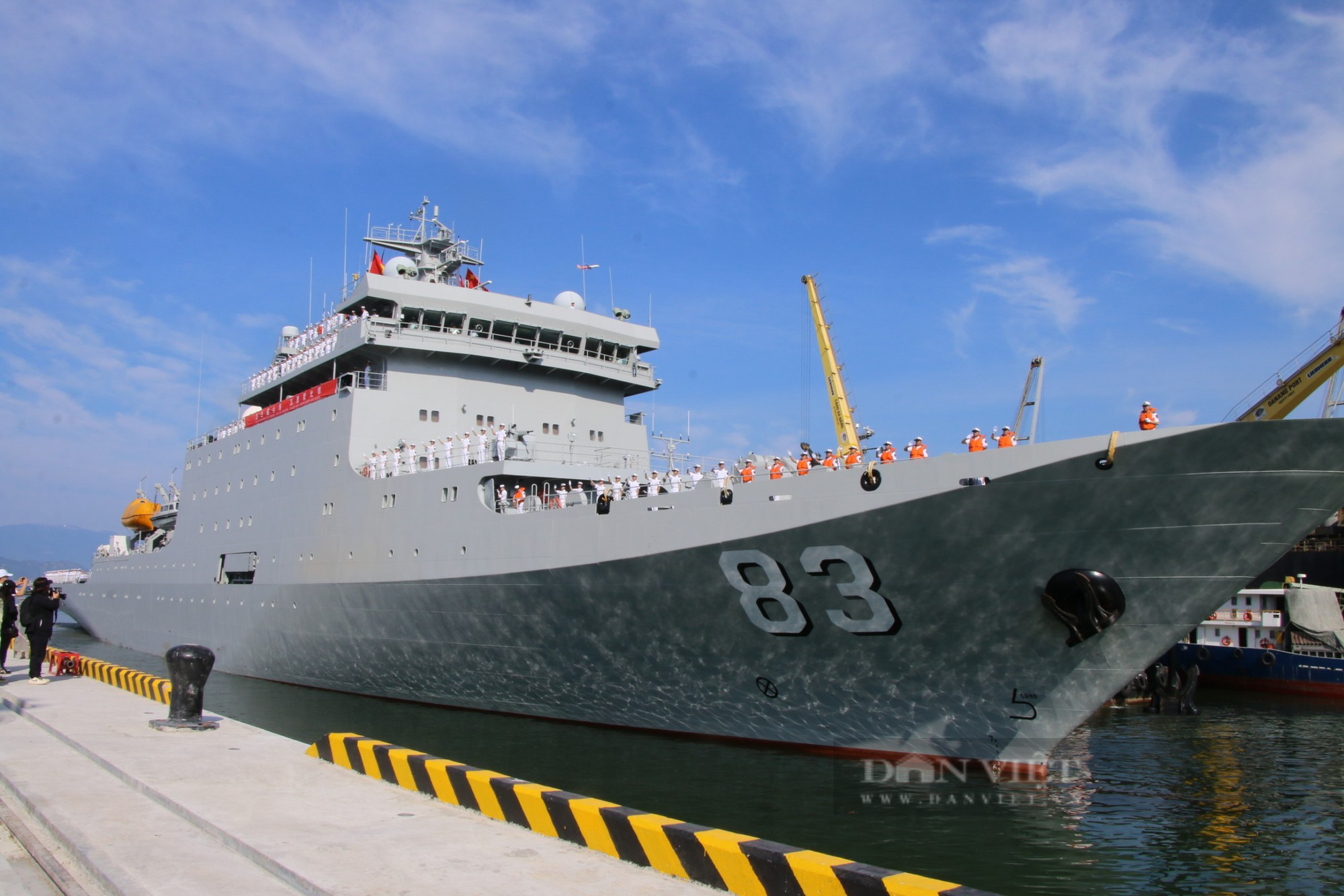 Ngắm tàu Hải quân Trung Quốc thăm xã giao Đà Nẵng - Ảnh 1.