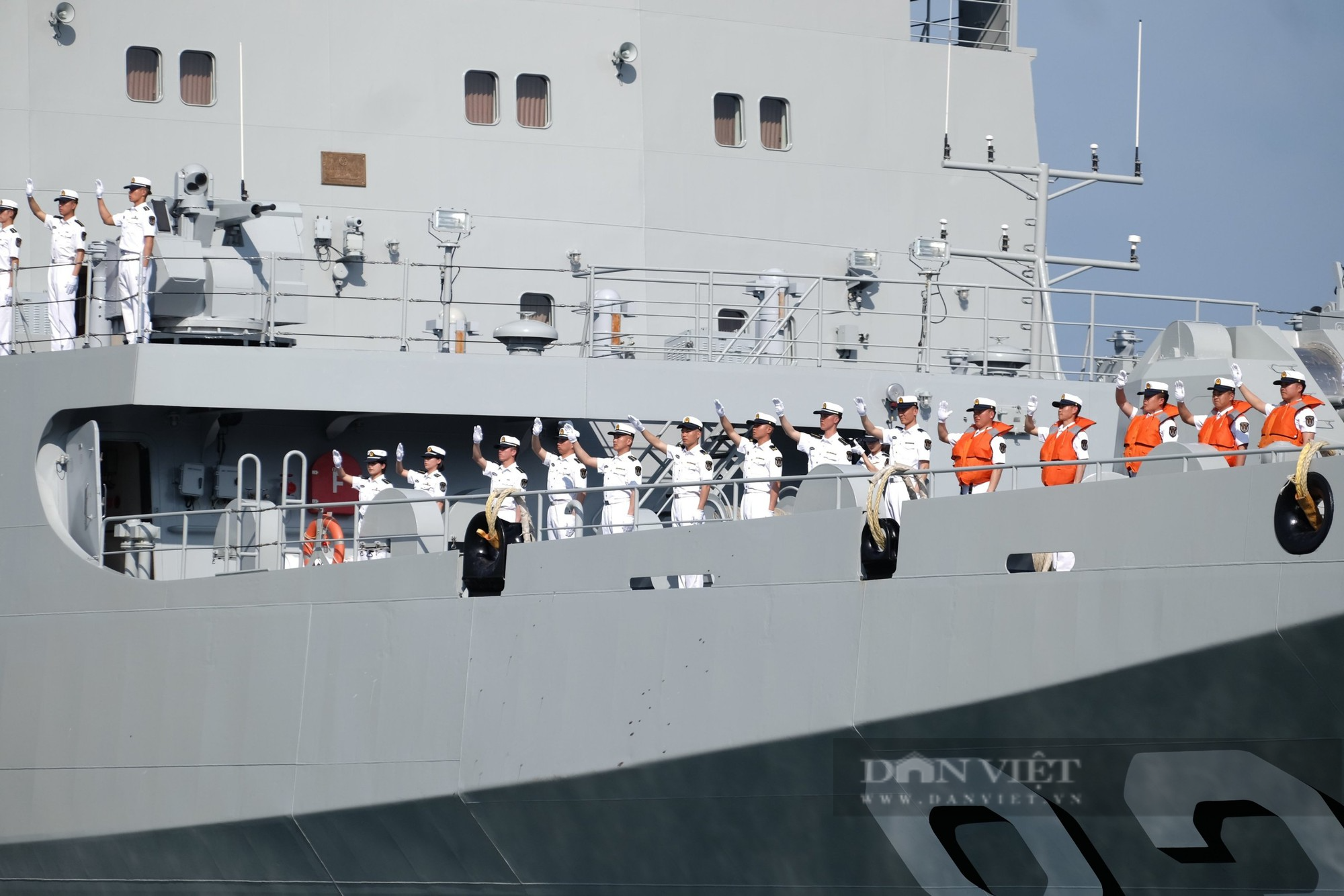 Ngắm tàu Hải quân Trung Quốc thăm xã giao Đà Nẵng - Ảnh 7.