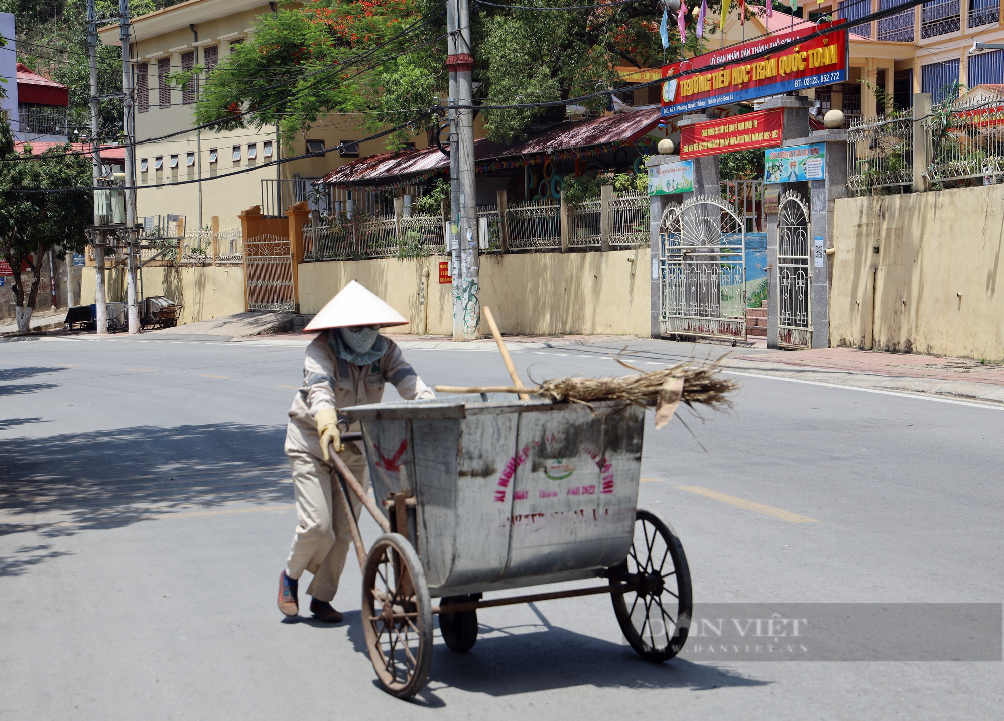 Người dân Sơn La vất vả mưu sinh dưới trời nắng như “đổ lửa” - Ảnh 4. Người dân Sơn La vất vả mưu sinh dưới trời nắng như “đổ lửa” - Ảnh 4.