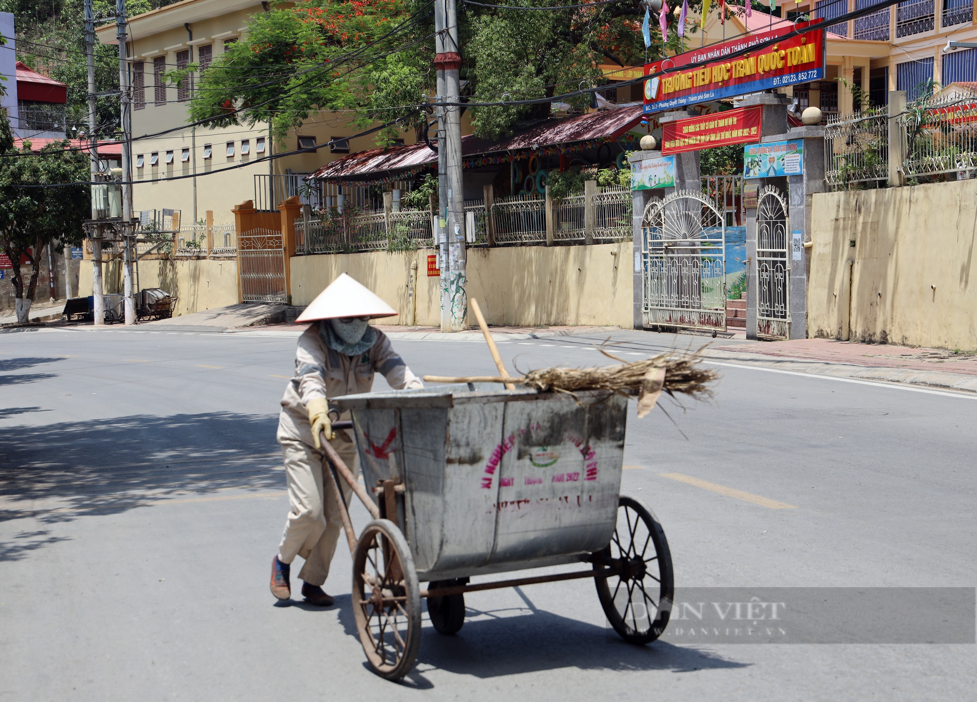 Người dân Sơn La vất vả mưu sinh dưới trời nắng như “đổ lửa” - Ảnh 4.