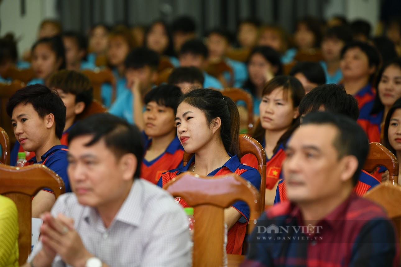 ĐT nữ Việt Nam nhận 5,6 tỷ đồng sau chức vô địch SEA Games 32 - Ảnh 2.