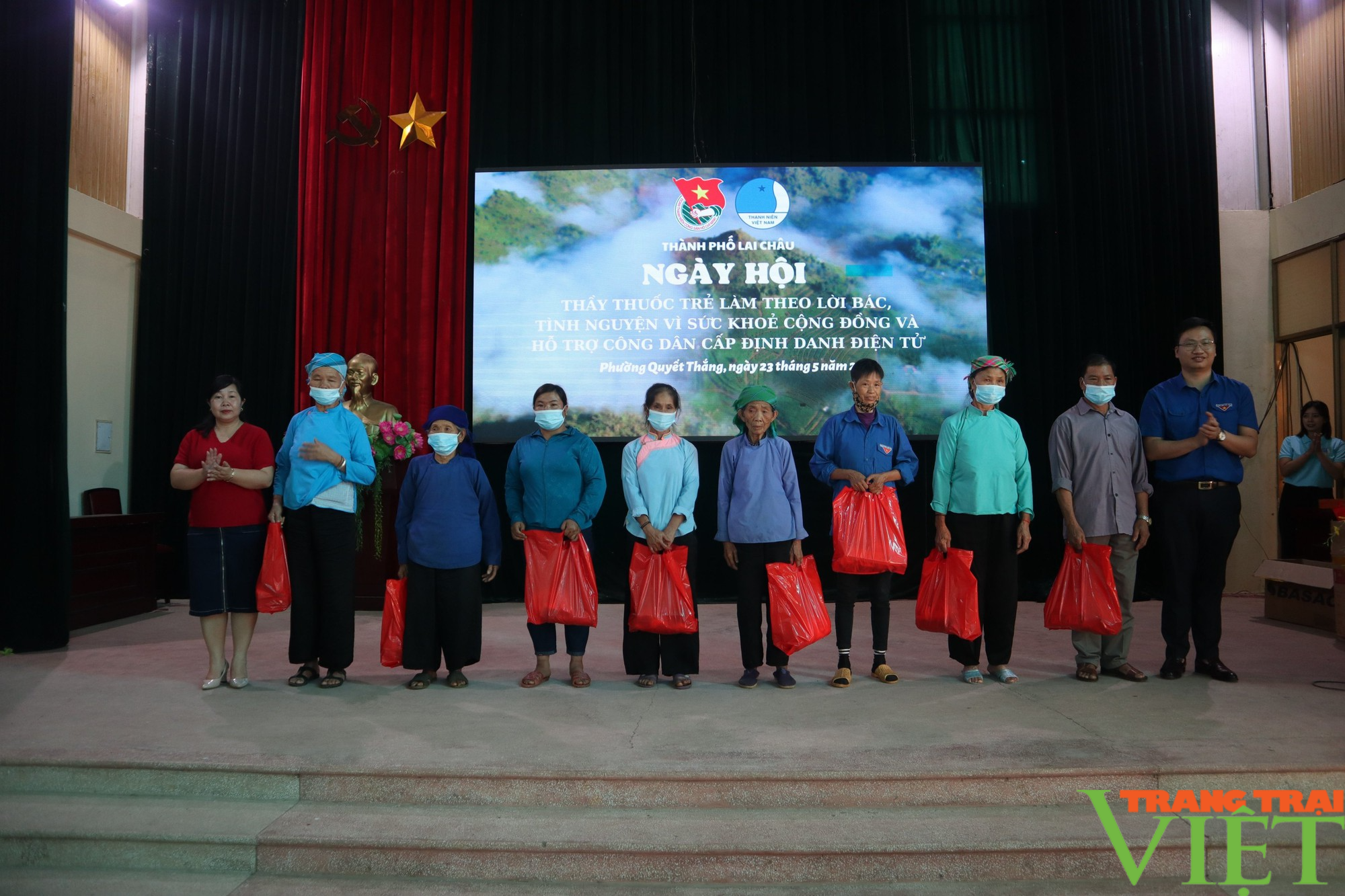 Lai Châu: Ngày hội Thầy thuốc trẻ tình nguyện vì sức khỏe cộng đồng - Ảnh 3.