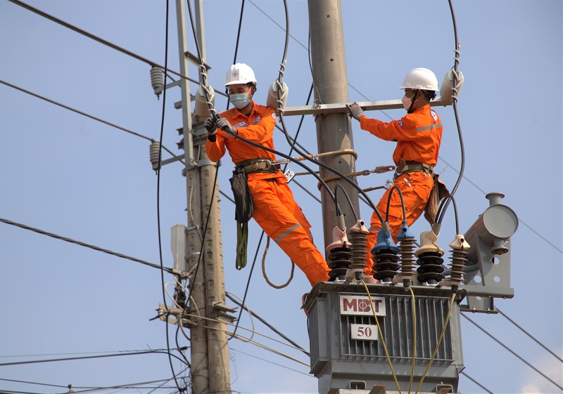 UBND tỉnh Đắk Nông yêu cầu cơ quan, doanh nghiệp, người dân tiết kiệm điện trong mùa khô 2023 - Ảnh 1.