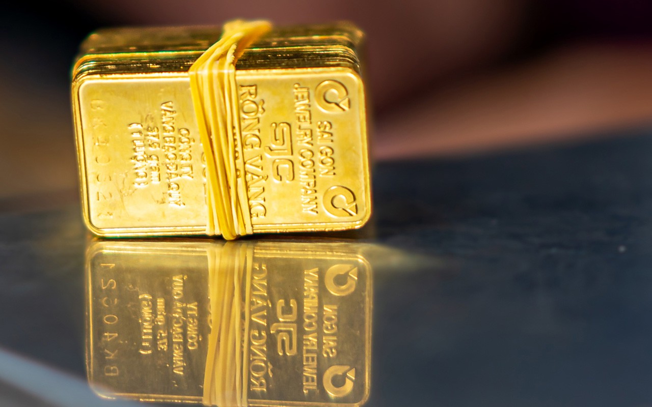 Giá vàng hôm nay 23/5: Vàng chịu áp lực khi USD ở mức cao