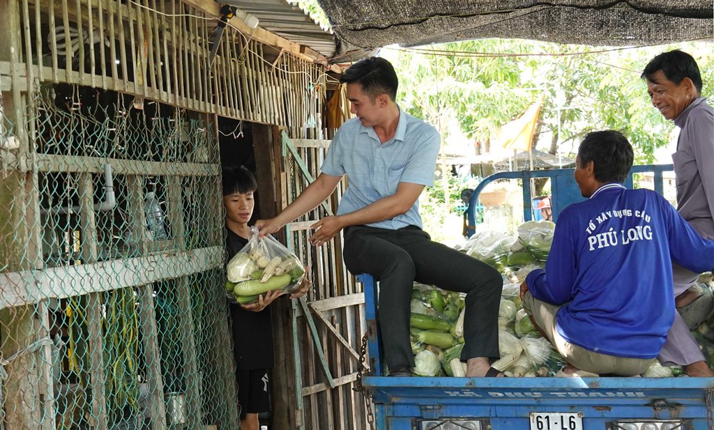 Một cái chợ bên dòng kênh Thần Nông nổi tiếng ở An Giang, bán 0 đồng, mua cũng 0 đồng, bê trái mít to về - Ảnh 14.