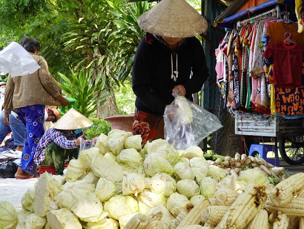 Một cái chợ bên dòng kênh Thần Nông nổi tiếng ở An Giang, bán 0 đồng, mua cũng 0 đồng, bê trái mít to về - Ảnh 4.