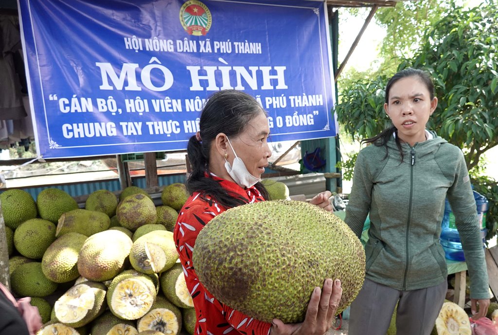 Một cái chợ bên dòng kênh Thần Nông nổi tiếng ở An Giang, bán 0 đồng, mua cũng 0 đồng, bê trái mít to về - Ảnh 8.