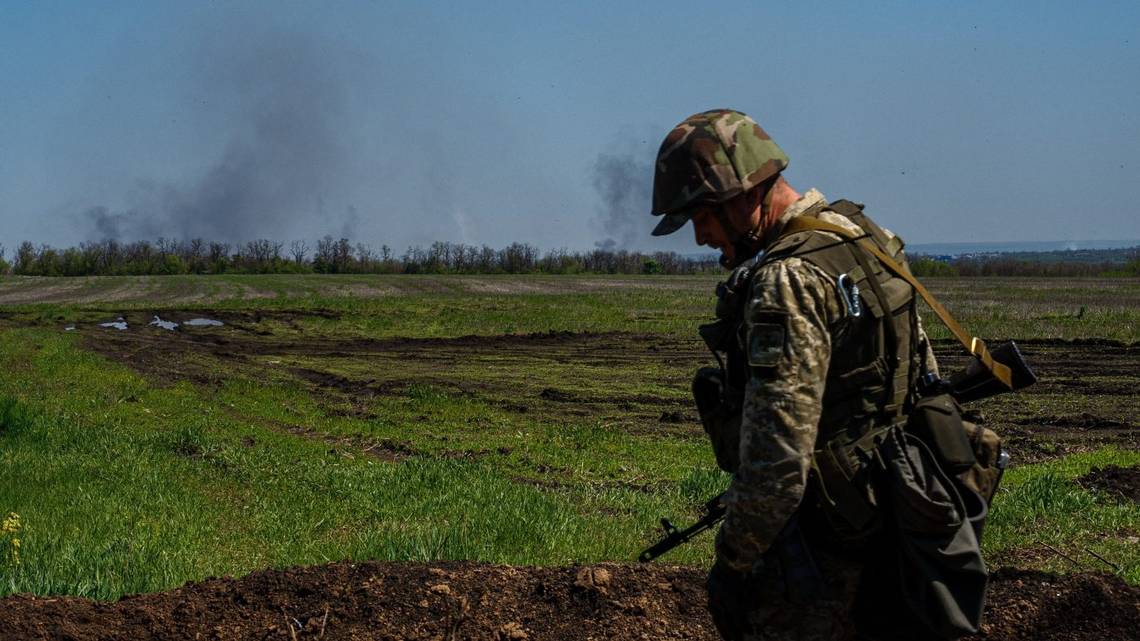 Ukraine nói bắt gọn trung đội lính đánh thuê Nga; Áp lực đè nặng ông Zelensky sau khi Bakhmut thất thủ - Ảnh 2.