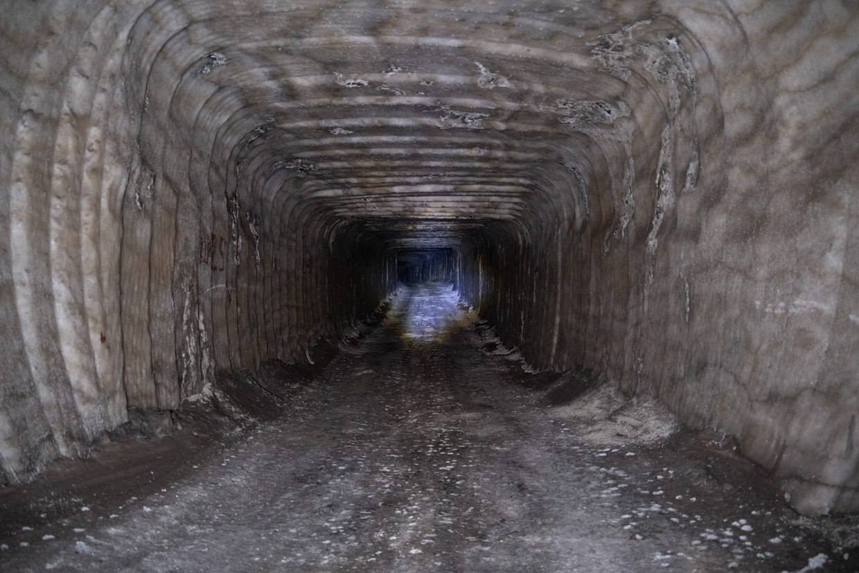 'Sốc tận óc' với mạng lưới đường hầm khổng lồ lính Wagner vừa chiếm được từ quân đội Ukraine - Ảnh 8.