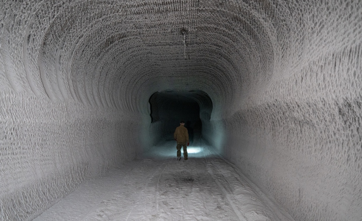 'Sốc tận óc' với mạng lưới đường hầm khổng lồ lính Wagner vừa chiếm được từ quân đội Ukraine - Ảnh 6.