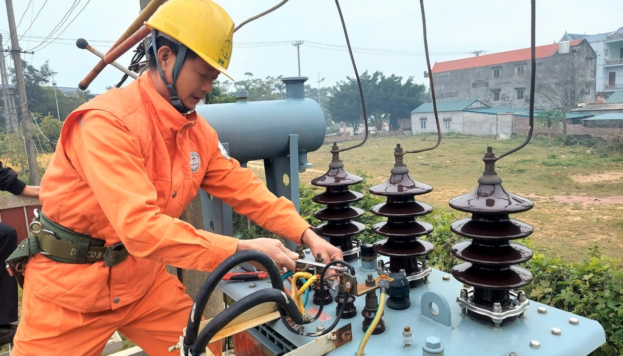 Quảng Ninh sẽ có hai địa phương sử dụng điện mua từ Trung Quốc - Ảnh 1.