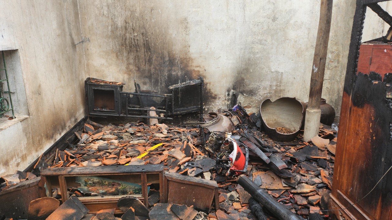 Thanh Hoá: Ngôi nhà liên tục cháy bất thường, nay đã bị cháy rụi - Ảnh 4.