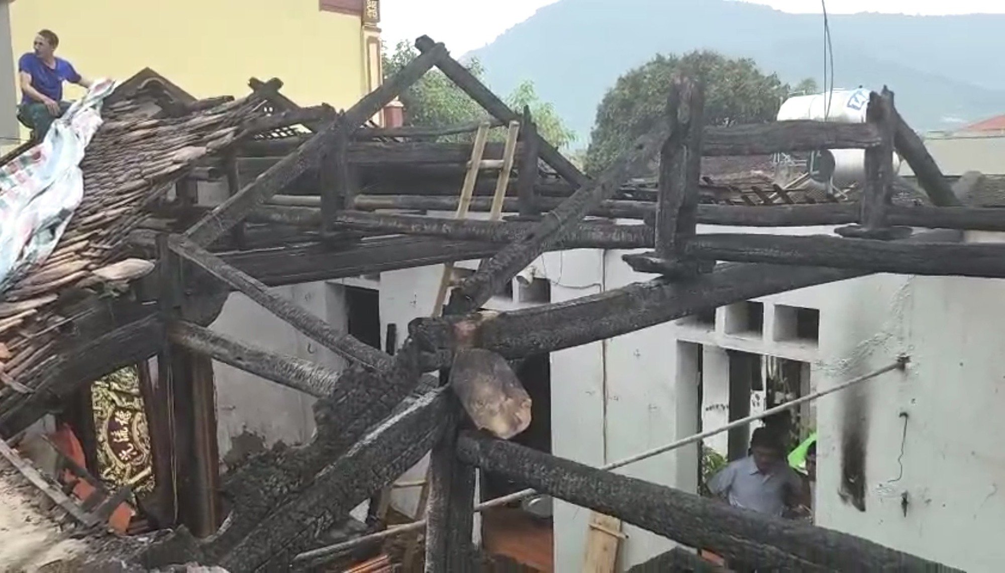 Thanh Hoá: Ngôi nhà liên tục cháy bất thường, nay đã bị cháy rụi - Ảnh 1.