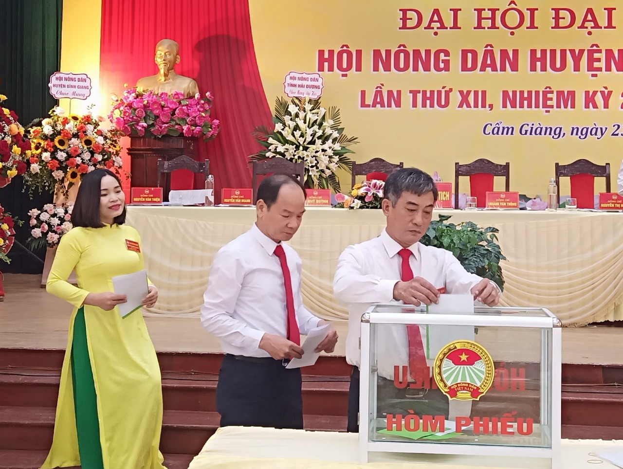 Hải Dương: Hội Nông dân huyện Cẩm Giàng Đại hội lần thứ XII, ông Lê Quý Quỳnh tái đắc cử Chủ tịch Hội   - Ảnh 1.