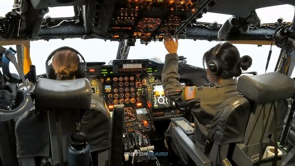 Cận cảnh siêu máy bay WC-135R chuyên &quot;đánh hơi&quot; hạt nhân của Mỹ - Ảnh 13.