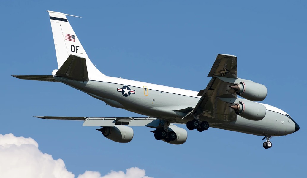 Cận cảnh siêu máy bay WC-135R chuyên &quot;đánh hơi&quot; hạt nhân của Mỹ - Ảnh 16.