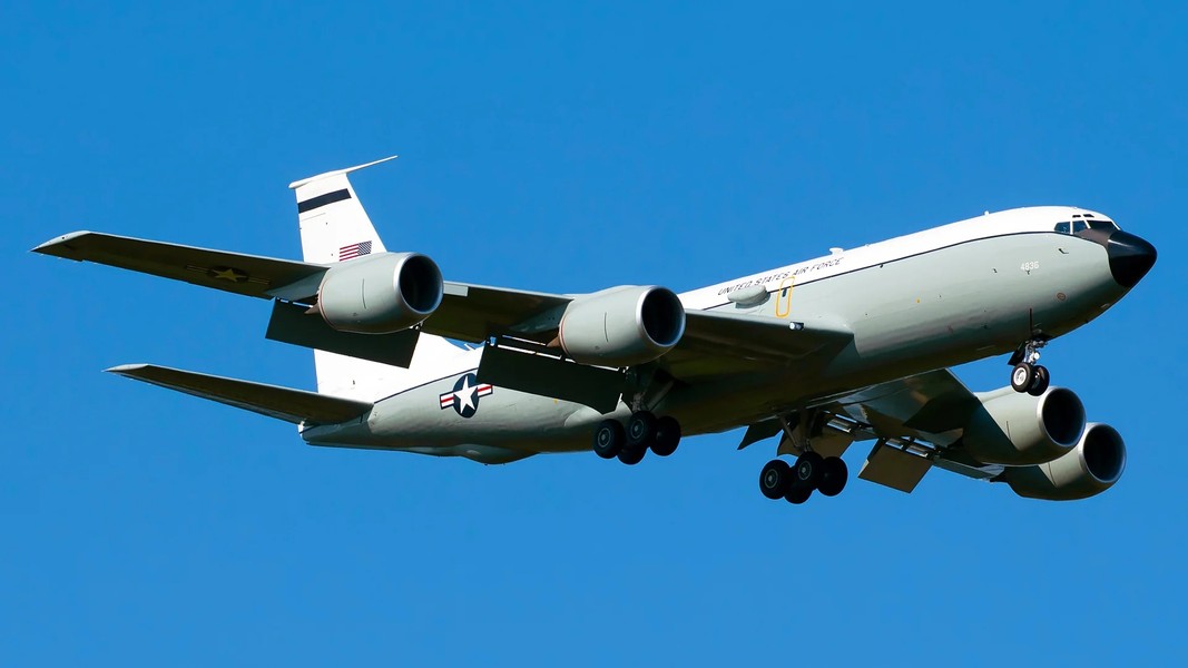 Cận cảnh siêu máy bay WC-135R chuyên &quot;đánh hơi&quot; hạt nhân của Mỹ - Ảnh 17.
