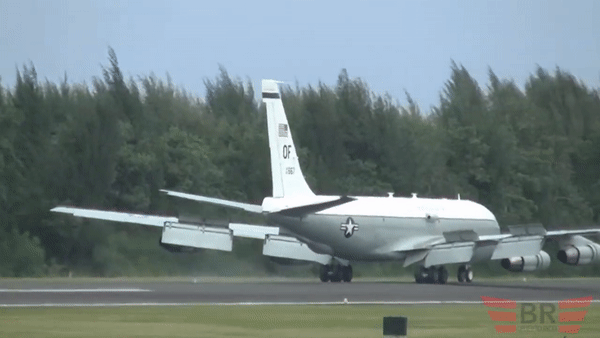 Cận cảnh siêu máy bay WC-135R chuyên &quot;đánh hơi&quot; hạt nhân của Mỹ - Ảnh 2.