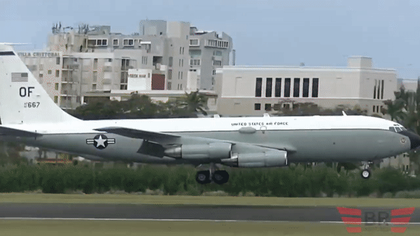 Cận cảnh siêu máy bay WC-135R chuyên &quot;đánh hơi&quot; hạt nhân của Mỹ - Ảnh 4.