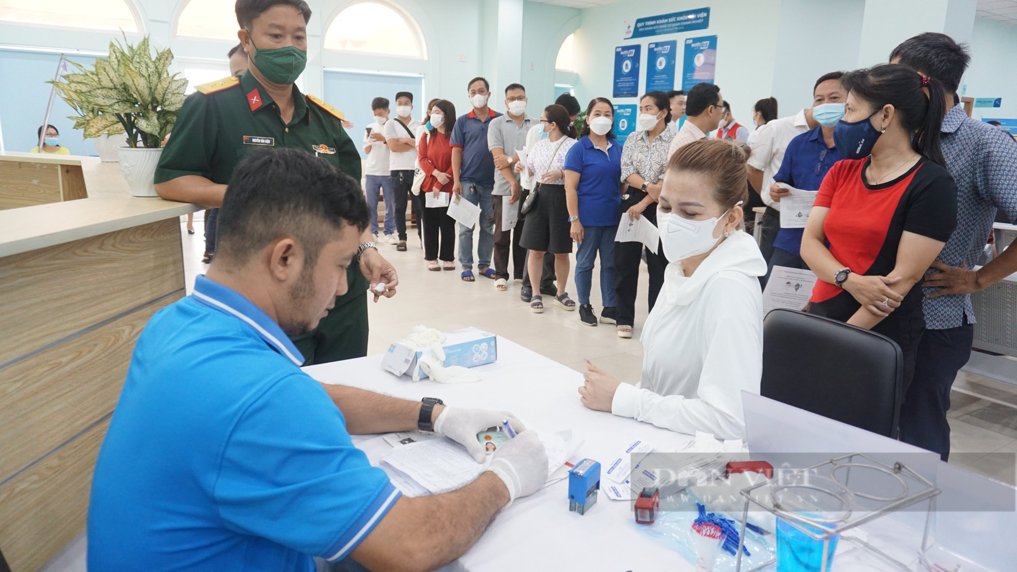 Bí thư Tỉnh ủy Đồng Nai Nguyễn Hồng Lĩnh cùng nhiều lãnh đạo tham gia hiến máu  - Ảnh 3.