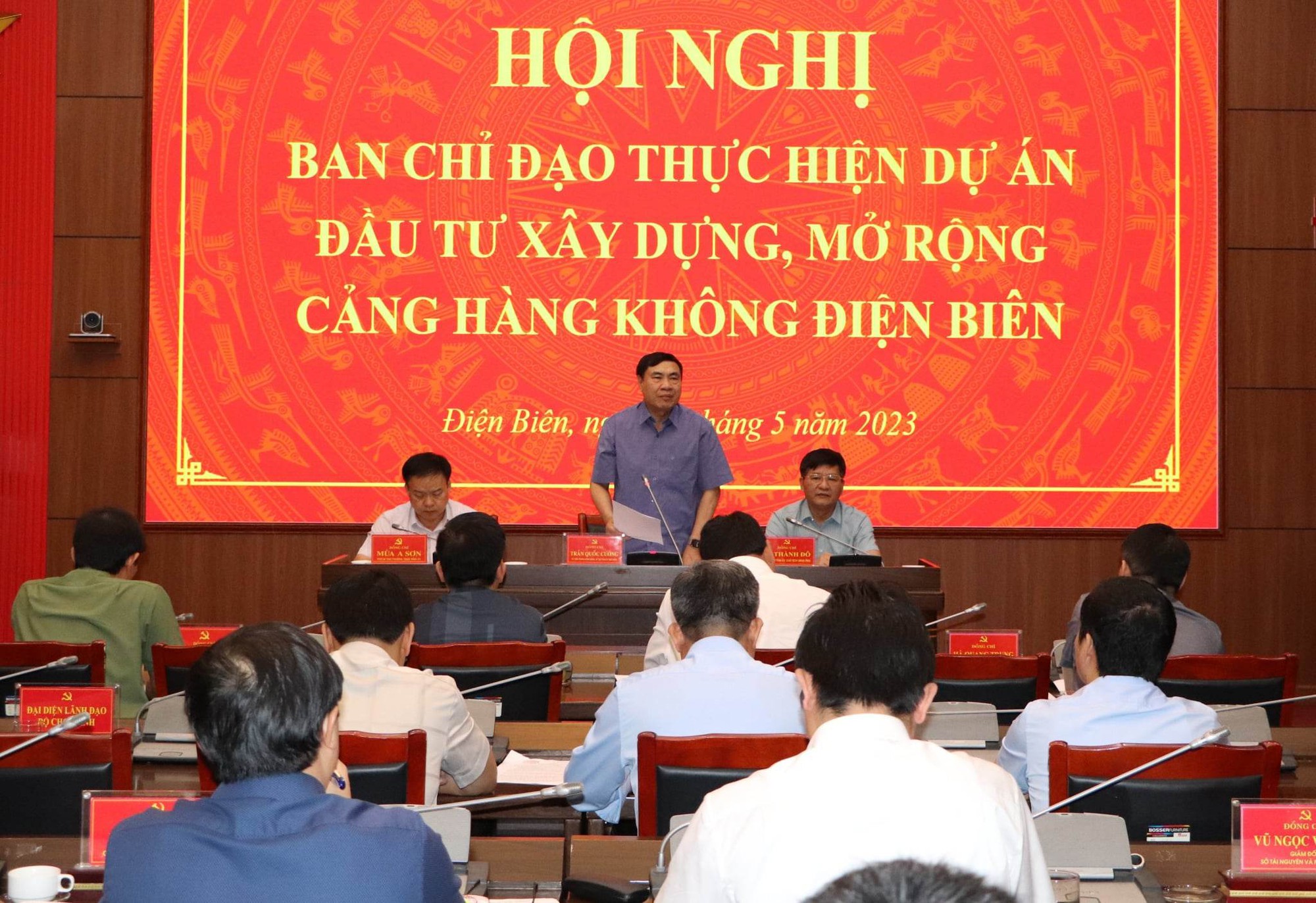 Tháo gỡ vướng mắc, đẩy nhanh tiến độ thi công Dự án Cảng Hàng không Điện Biên - Ảnh 3.