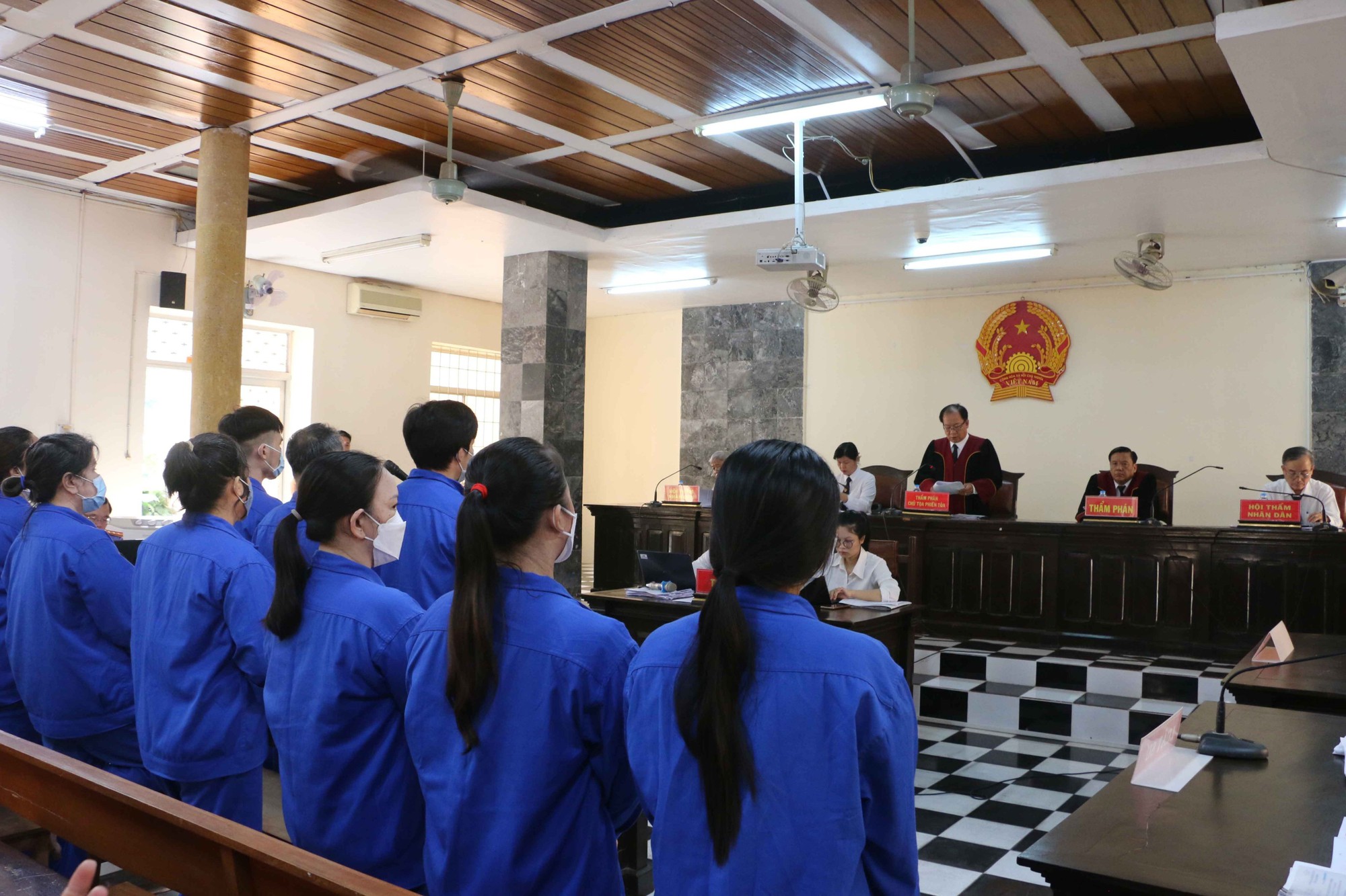 62 bị cáo trong đường dây đánh bạc gần 1.000 tỷ ở An Giang bị tuyên phạt 208 năm 6 tháng tù - Ảnh 3.