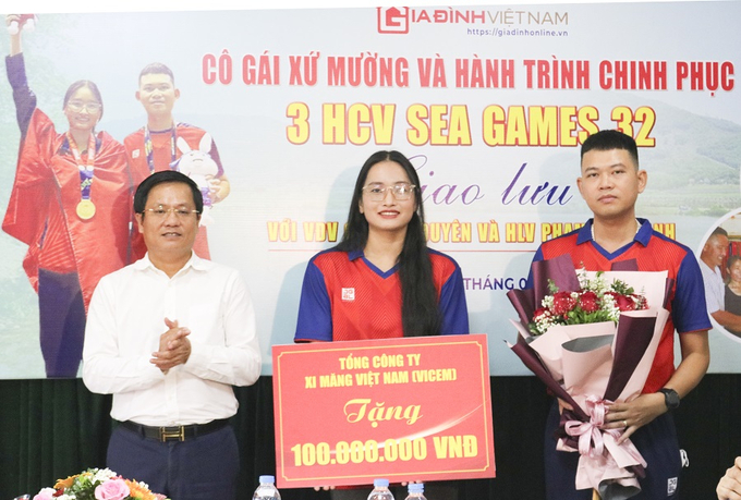 Tạp chí Gia đình Việt Nam và nhà tài trợ trao tặng 200 triệu đồng cho VĐV Cao Thị Duyên với  - Ảnh 3.