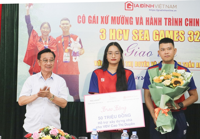 Tạp chí Gia đình Việt Nam và nhà tài trợ trao tặng 200 triệu đồng cho VĐV Cao Thị Duyên với  - Ảnh 4.
