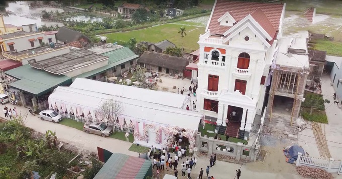 Video cô dâu Ninh Bình bước từ nhà tranh sang biệt thự 4 tỷ gây sốt mạng - Ảnh 3.