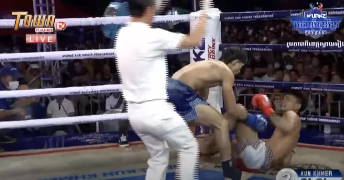 Quá nhân đạo, Nguyễn Trần Duy Nhất thua cao thủ Campuchia ở môn võ lạ - Ảnh 2.