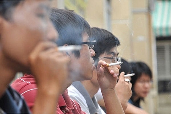 Giá thuốc lá ở Việt Nam rẻ thứ 157/ 161 quốc gia, tỷ lệ hút thuốc nằm trong top 15 - Ảnh 1.