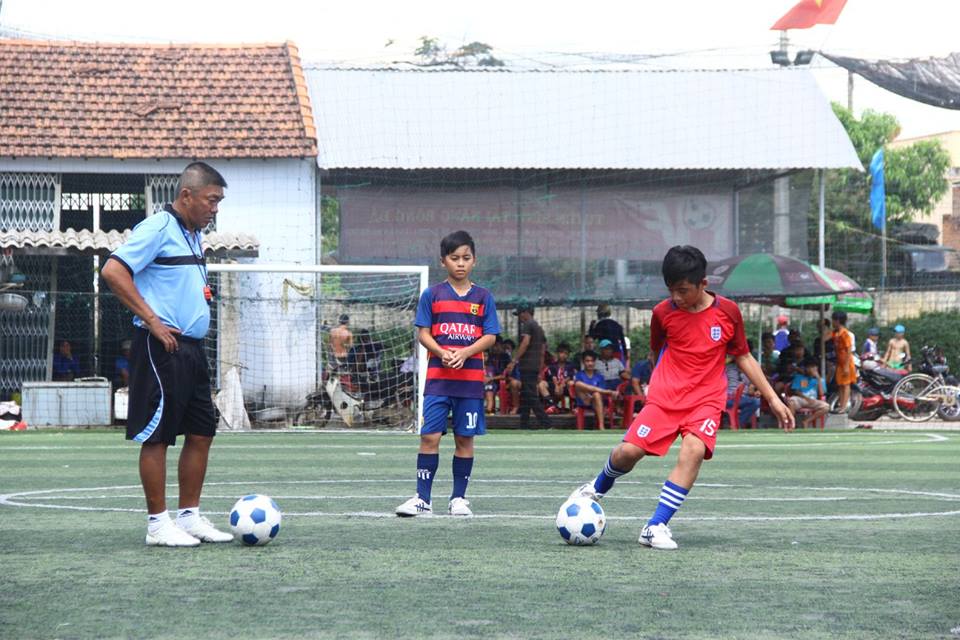 Cặp anh em song sinh khoác áo U17 Việt Nam: Ngày trúng tuyển, cả 2 ôm nhau khóc - Ảnh 2.