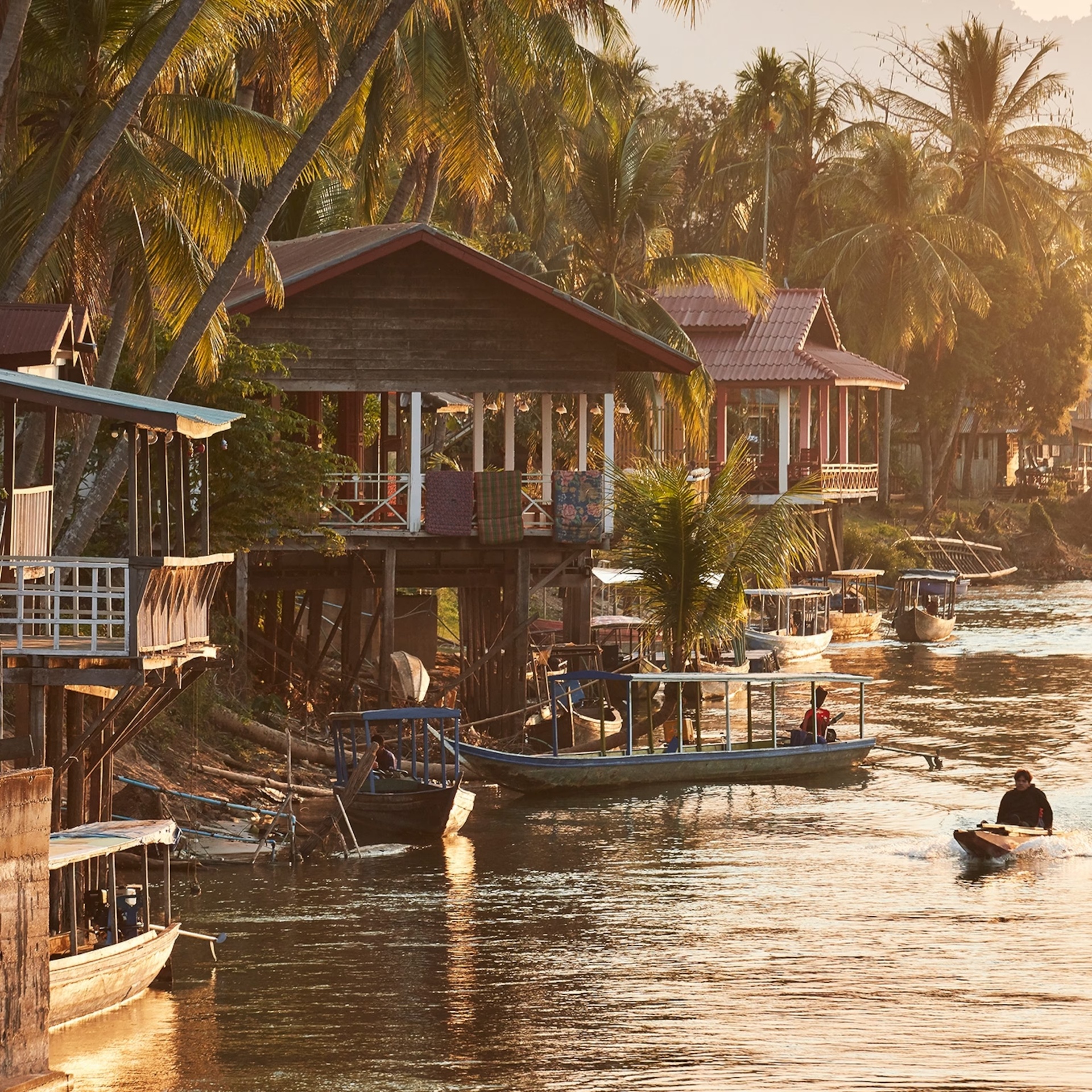 Cuộc sống bên bờ sông Mekong ở Lào đẹp và bình dị đến bất ngờ - Ảnh 9.